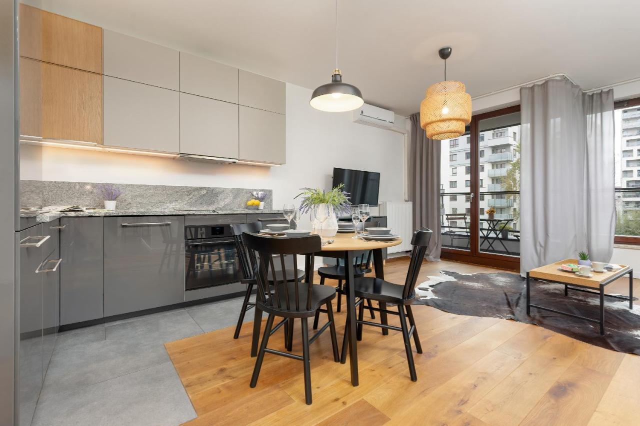 Siedmiogrodzka Air-Conditioned Apartment With Balcony Wola By Noclegi Renters Varşovia Exterior foto